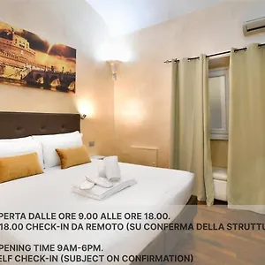 3* Pensión Trinity Luxury